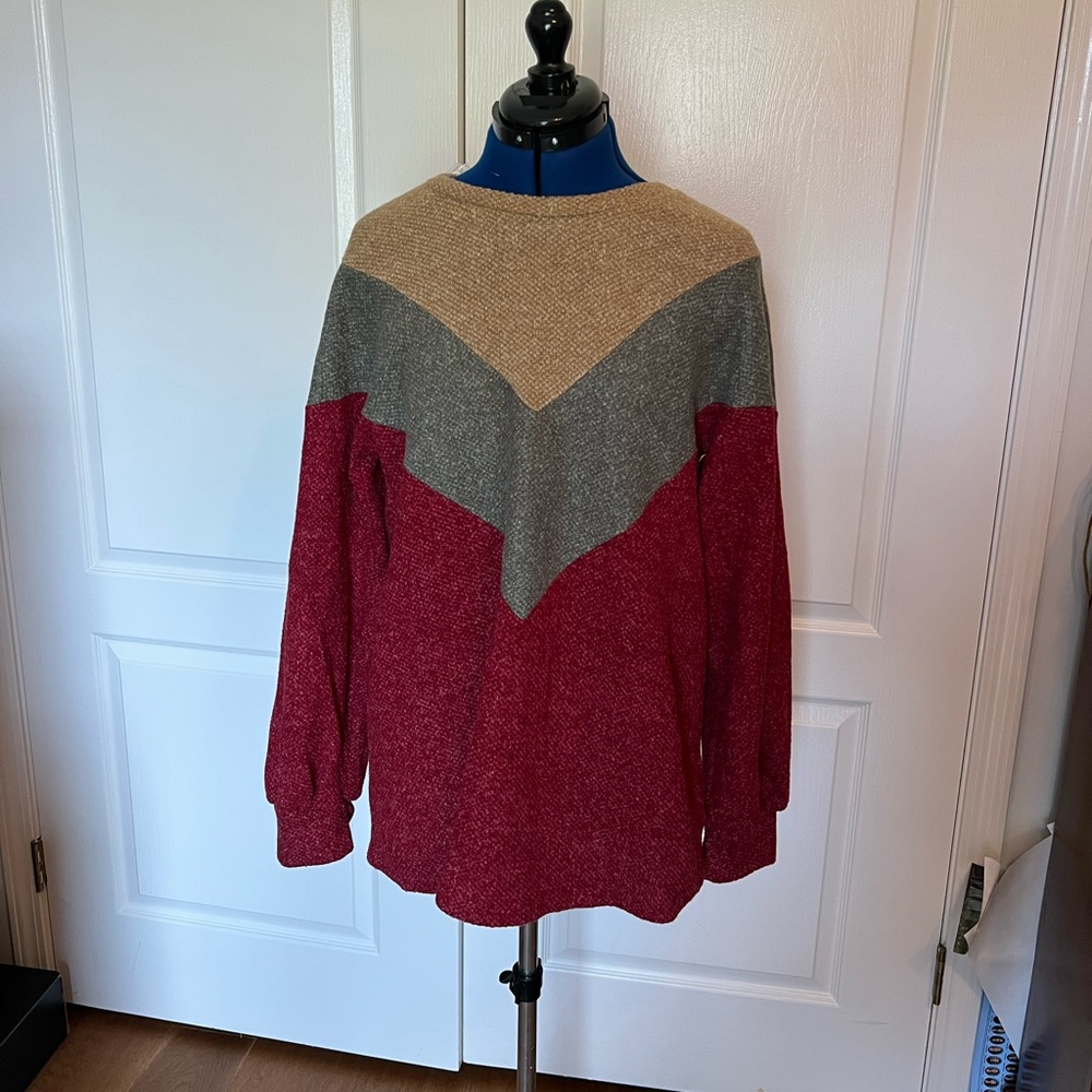 LILYPAD✨Color Block Pullover Crew Neck Sweater Size Small